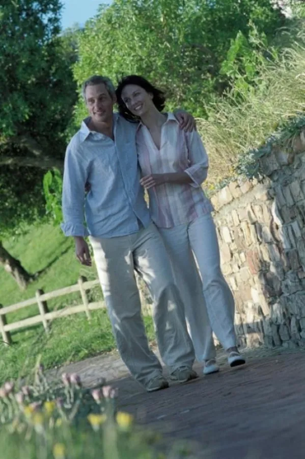 Durch falsche Ernährung übersäuert unser Körper. Das kann Rheuma fördern. Eine Basenkur  leitet überschüssige Säure aus. Info: www.basica.de. Foto: Basica, nur im Textzusammenhang frei