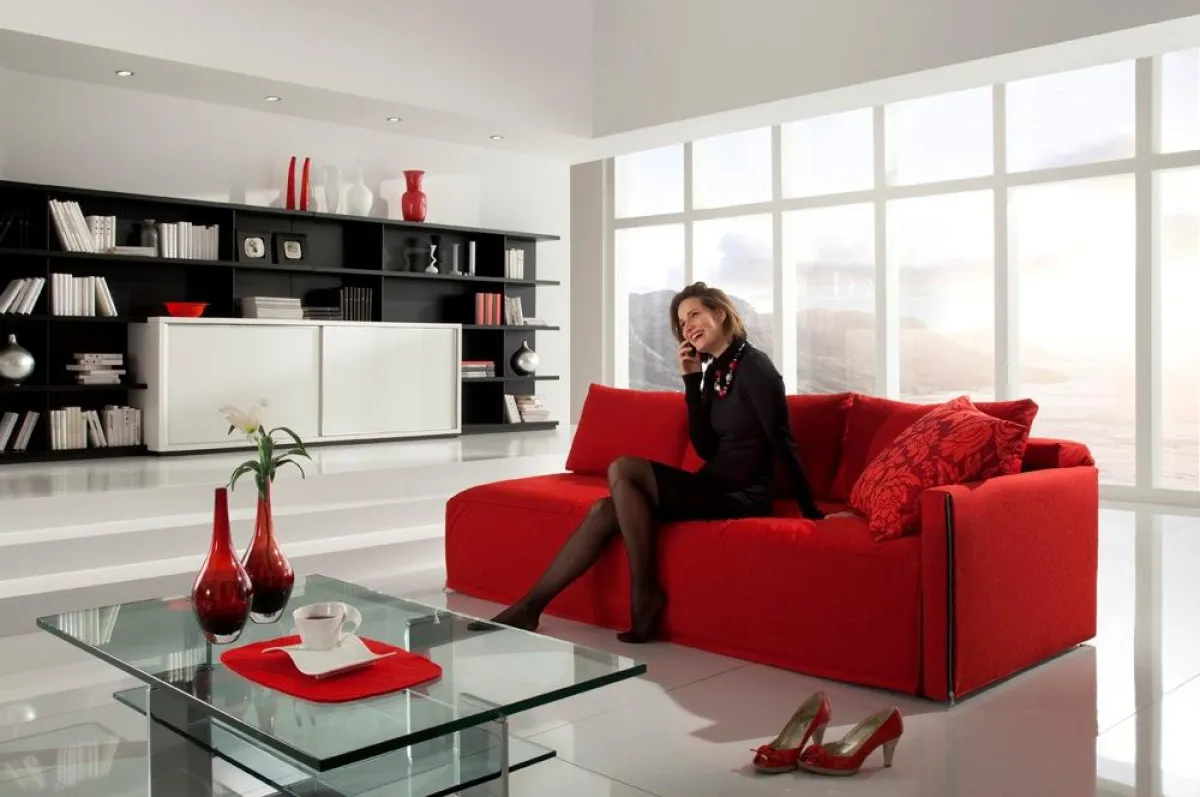 Das klare Design von „Dormette“ kann besonders in Kombination mit den Low-, Side- und Highboards des Kastenmöbelprogramms „Ultraplus“ punkten. Bild: tdx/DieCollection