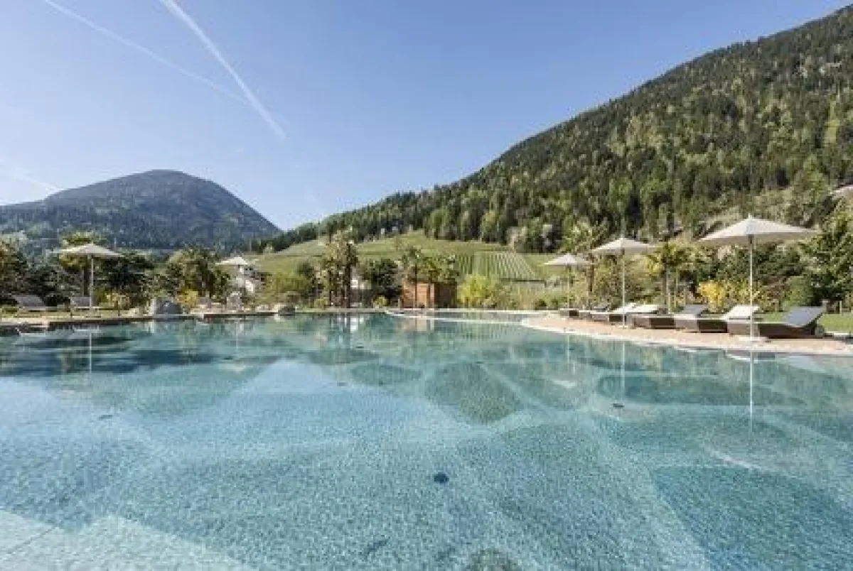 Garten und Poollandschaft des ALPIANA RESORT, Fotocredits: Günter Standl