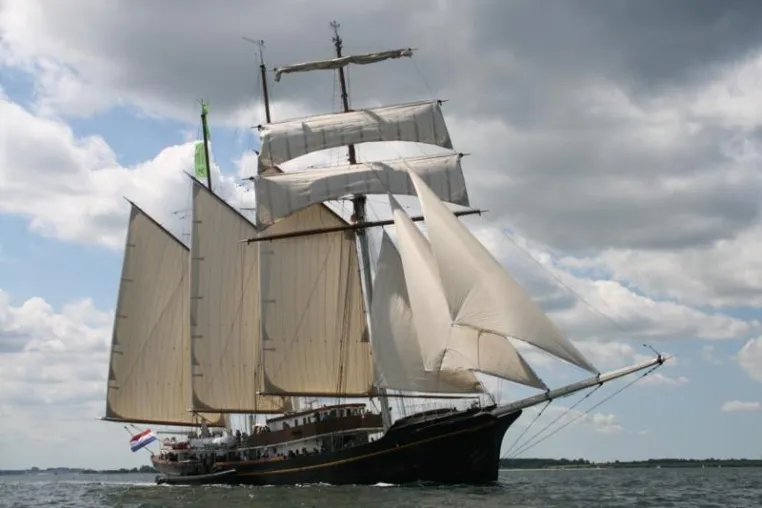 Bild: Windjammerparade zur Kieler Woche 2014