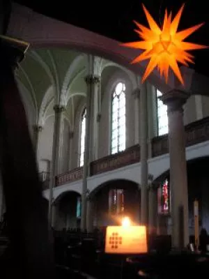 Bild: Berlin: Ökumenische Adventsandacht über "O Heiland reiß die Himmel auf" heute Abend