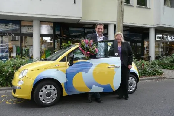 Bild: Fünf FIAT 500 im Costa Design: Astoria Reisebüro gewinnt bei Costa Mystery Shopper Aktion