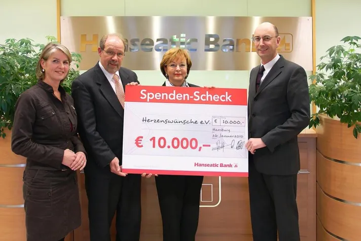 Hanseatic Bank spendet 10.000 Euro an Herzenswünsche e.V. Bild: Hanseatic Bank spendet 10.000 Euro an Herzenswünsche e.V.
