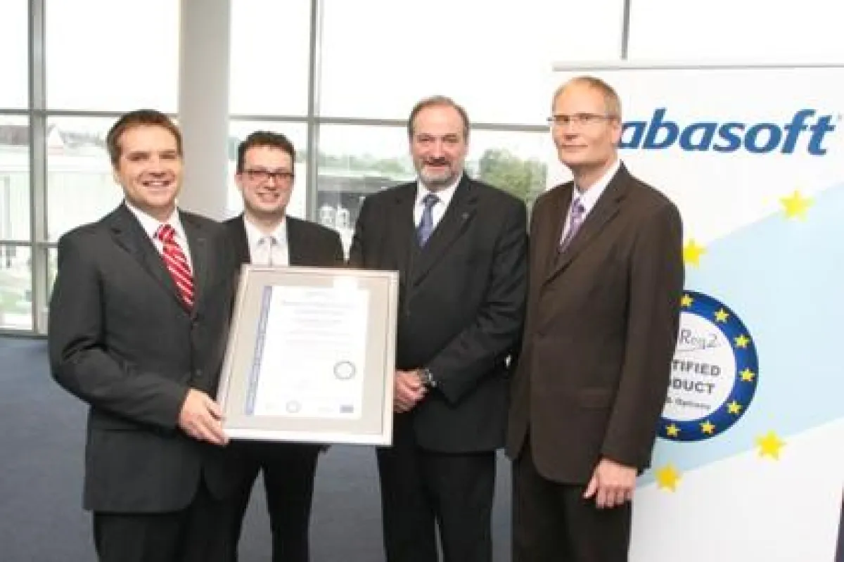 Quelle: Fabasoft; v.l.n.r. Dipl.-Ing. Karl Mayrhofer, Geschäftsführer Fabasoft Distribution GmbH,  Michael Sill, Consultant  imbus AG, Dr. Ulrich Kampffmeyer, Mitglied MoReq Governance Board, Toivo Ju