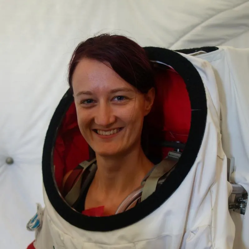 Die „Frau vom Mars“. Zurückgezogen auf einem Vulkan auf Hawaii simulierte Christiane Heinicke zusammen mit einem kleinen internationalen Team ein Jahr lang das Leben auf dem Mars. (© Cyprien Verseux)
