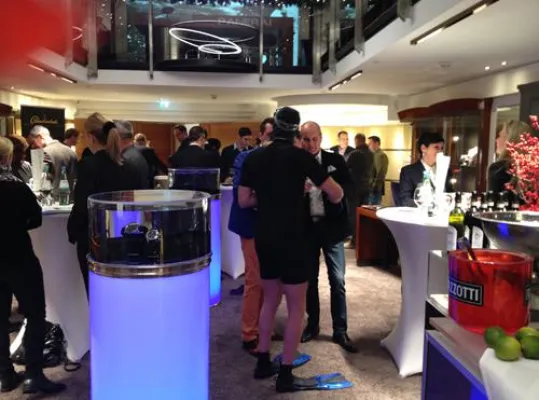 Bild: Ellen Kamrad gestaltete Rahmenprogramm zur Uhren-Präsentation beim Juwelier Rüschenbeck in Köln