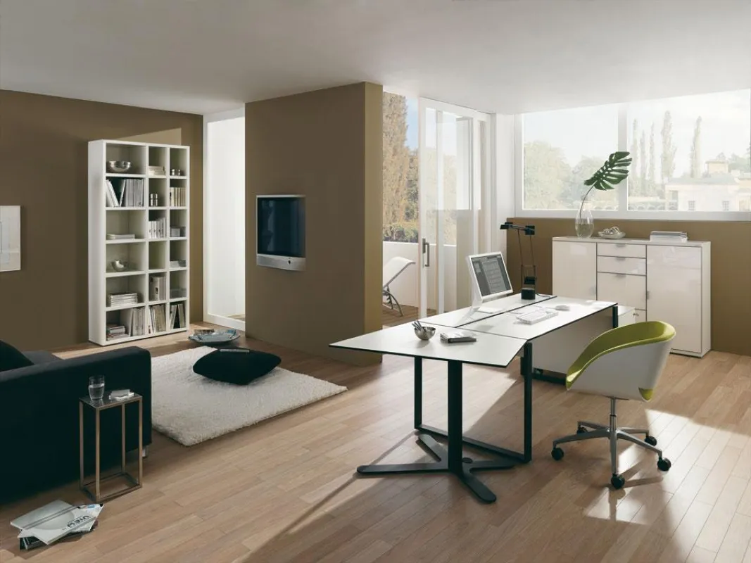 Wer sein Heim zum Büro macht, sollte bei der Einrichtung auf Zweckmäßigkeit und Ergonomie achten. Foto: Hülsta / Immowelt.de