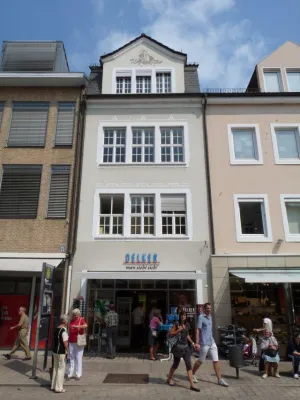 Bild: Delker Optik Speyer zur Eröffnung von vielen Brillenträgern „gestürmt“