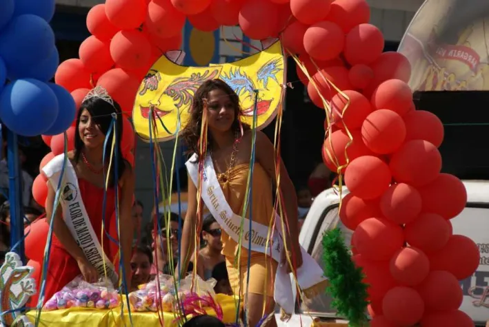 Karneval in Guatemala - Heiße Rhythmen im Sonnenschein - Mazatenango feiert ausgelassen und farbenfroh Bild: Karneval in Guatemala - Heiße Rhythmen im Sonnenschein - Mazatenango feiert ausgelassen und farbenfroh