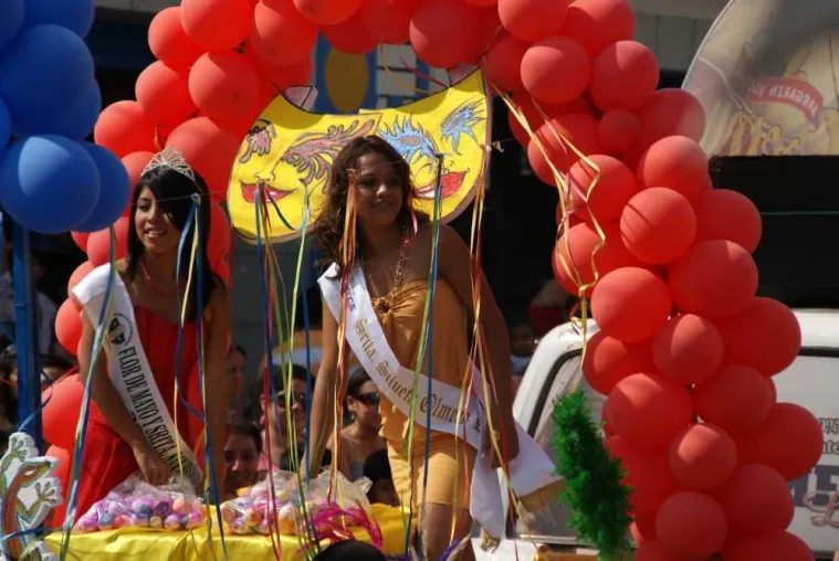 Bild: Karneval in Guatemala - Heiße Rhythmen im Sonnenschein - Mazatenango feiert ausgelassen und farbenfroh
