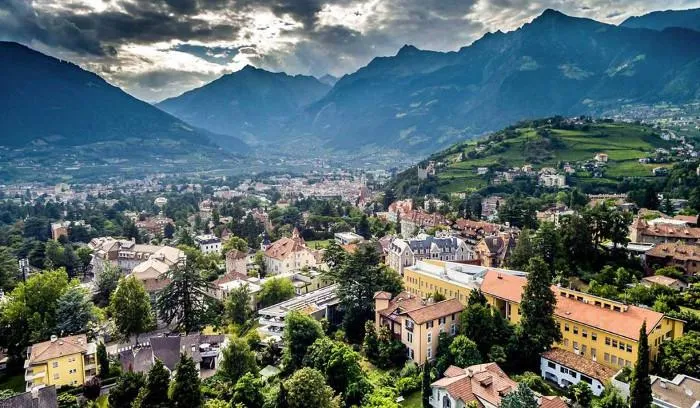 Bild: Meran ist mediterran und hochalpin, mittelalterlich und mondän
