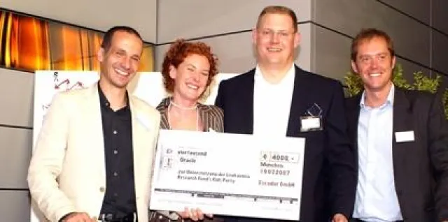 Bild: Escador spendet für Leukämiekranke Kinder