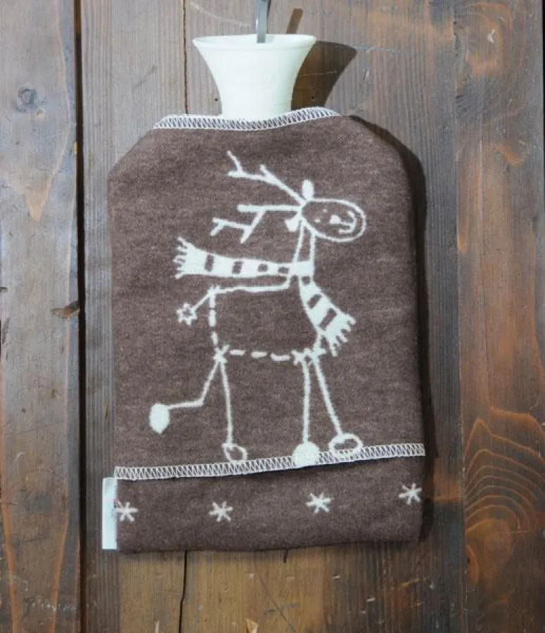 Wärmflasche mit Rentier-Optik von David Fussenegger