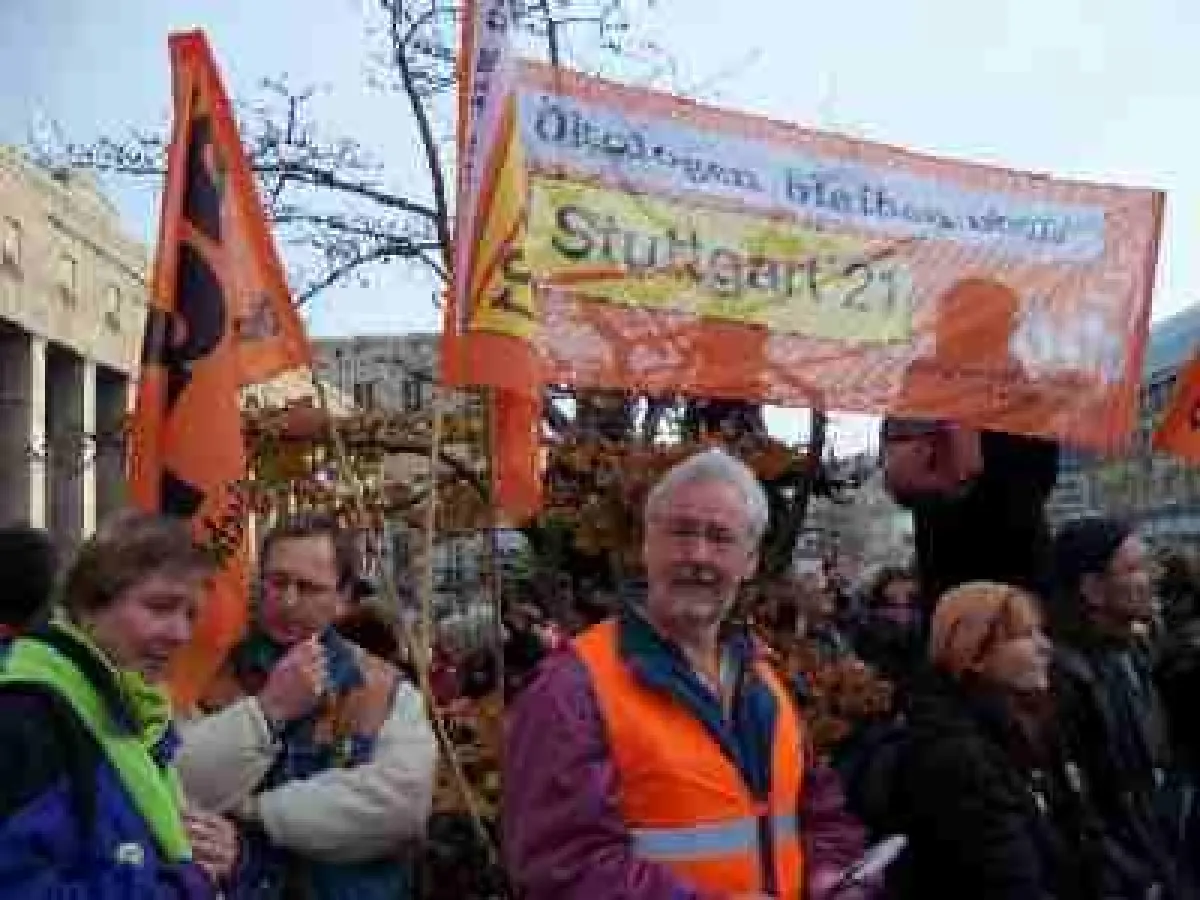 Unermüdliche ÖDPler bei der Demonstration für den Kopfbahnhof 21 (Bild: Klotz/ödp)