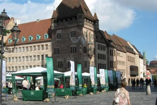 Die Jacobs Krönung Sofa-Tour zu Gast in Nürnberg Bild: Die Jacobs Krönung Sofa-Tour zu Gast in Nürnberg