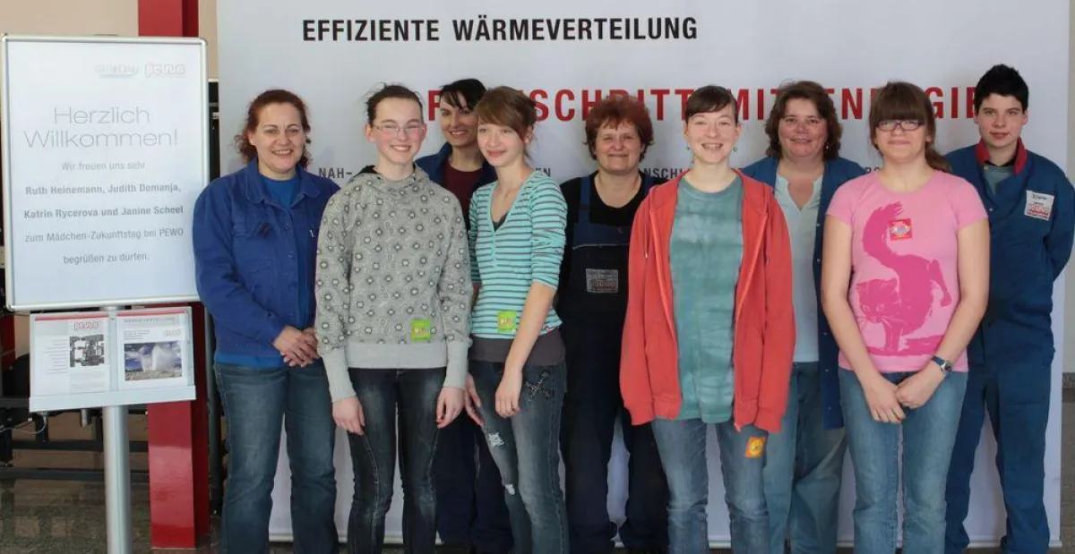 Schülerinnen des Johanneums und Betreuerinnen von PEWO am Girls Day