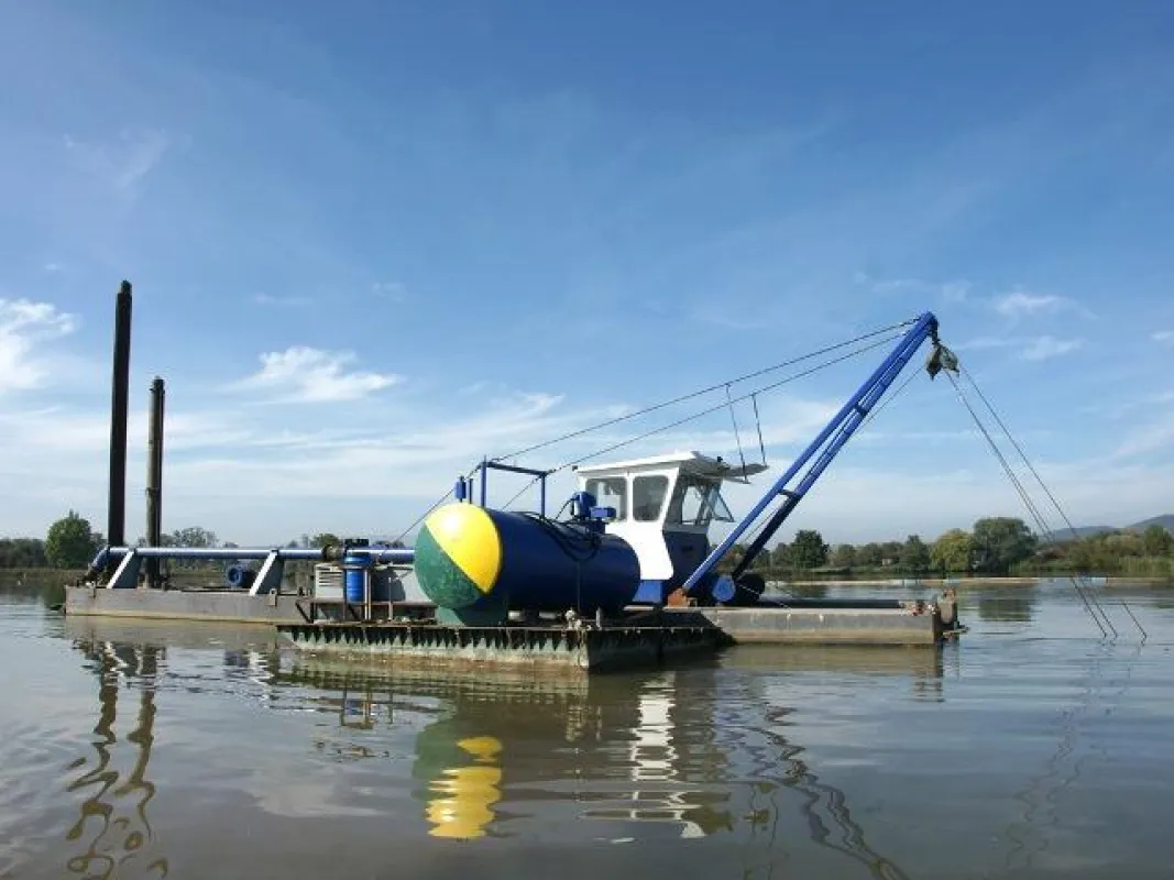 Die Baggerarbeiten im Werratalsee sollen noch bis Mitte Oktober andauern.