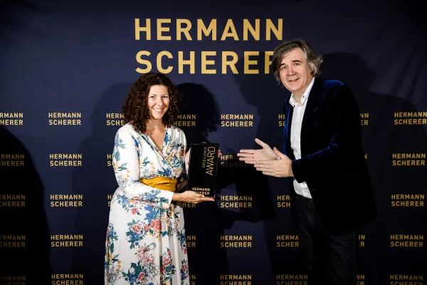 Bild: Professionelle Familien Fotografin, holt bei Speaker Slam den Excellence Award nach Nürnberg.