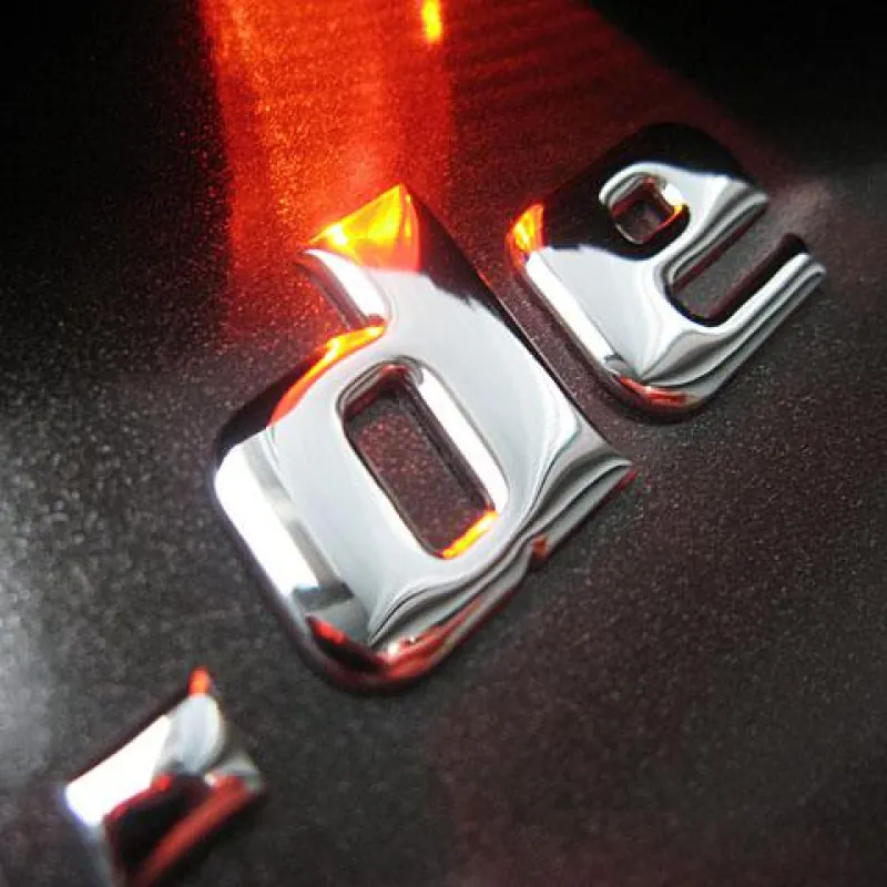 Chromoletters Werben rund um die Uhr
