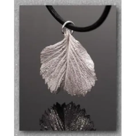 Bild: Lässiger Naturschmuck liegt voll im Trend