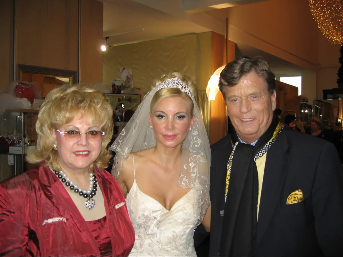 V.l.n.r.- Cécile Inhaberin Maritta Emser, Tatjana Gsell und Prinz Ferfried von Hohenzollern