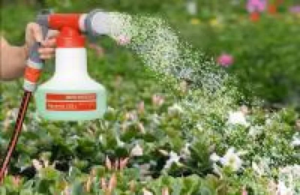 Bild: Düngen und gießen auf einen Streich - Der neueste Aquamix 1.25 v von Birchmeier