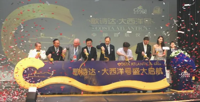 Miss Universum China feiert den Erstanlauf der Costa Atlantica in Schanghai Bild: Miss Universum China feiert den Erstanlauf der Costa Atlantica in Schanghai