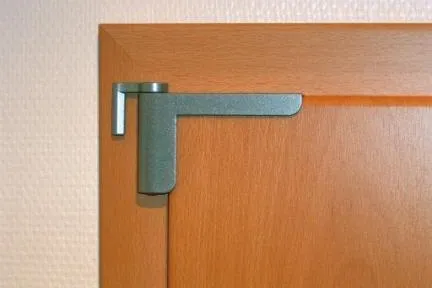 Clip-Close – praktischer Innentür-Schließer Bild: Clip-Close – praktischer Innentür-Schließer