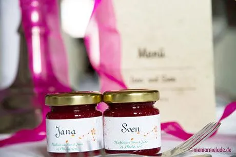 Bild: Das süße Gastgeschenk zur Hochzeit - Marmelade mit persönlichem Etikett