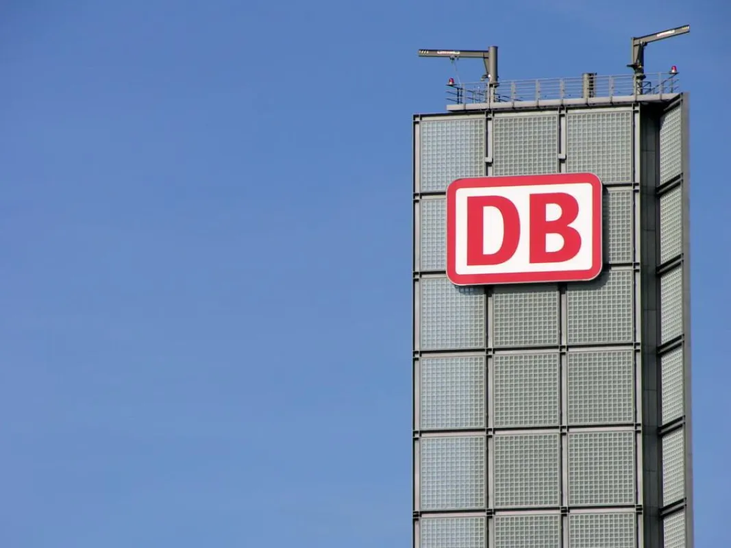 Die dbb jugend nrw unterstützt die Gewerkschaft der Lokomotivführer in ihrem Kampf um Tarifautonomie.