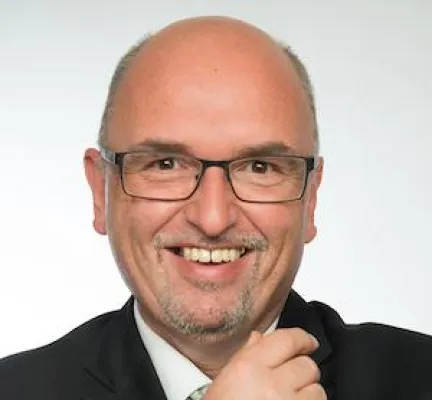 Bild: Thomas Klukas mit eigenem Beratungsunternehmen am Start