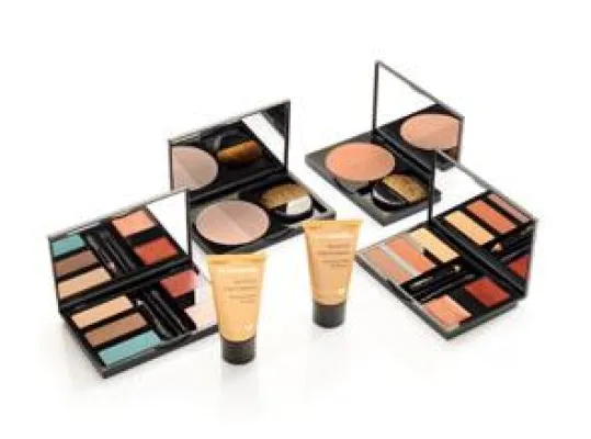 Bild: Sommer für ein ganzes Jahr – mit der neuen Summer Impressions Limited Edition von Dr.Hauschka Kosmetik