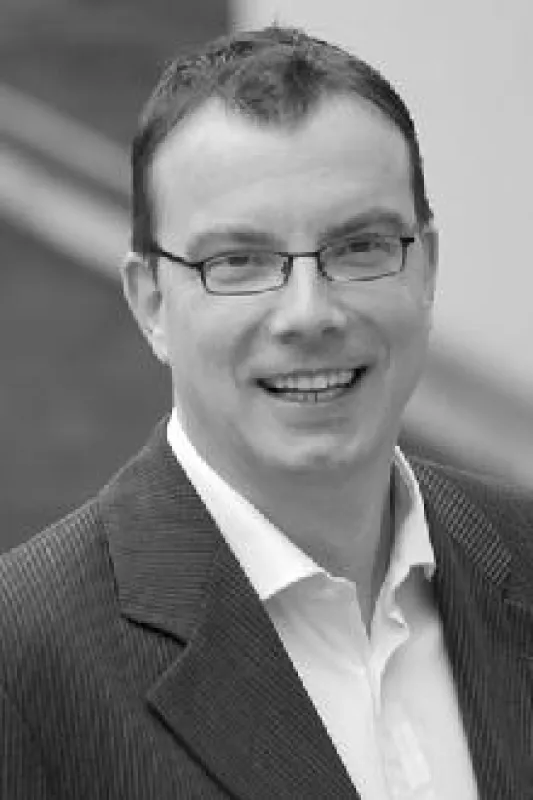 Olaf Blomeyer (37) sammelte Erfahrungen in Führungspositionen im Marketing und Vertrieb international tätiger Unternehmen, bevor er sich als Unternehmensberater selbständig machte