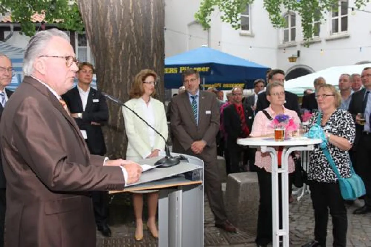 Kammerpräsident Hans-Georg Sander begrüßte die Gäste zum Ginkgo-Fest. Foto: Astrid Bauerfeld