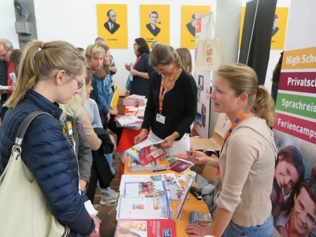 Beratung auf der JugendBildungsmesse