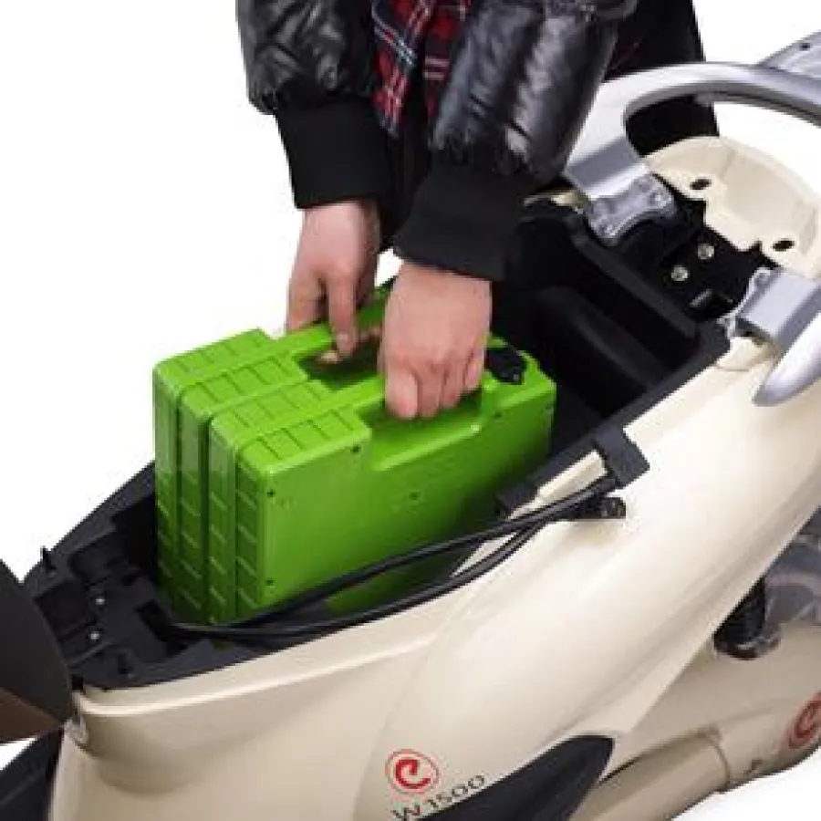 Wechselakkus: Aufrüstbar auf zwei leistungsstarke Akkus bleibt man mit dem emco NOVI länger mobil.