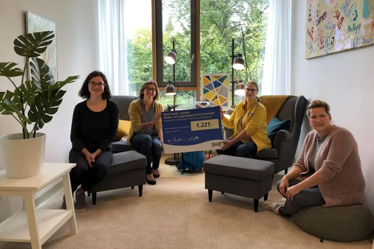 Gemütliches Lesezimmer von IKEA gespendet für die Kinder- und Jugendpsychiatrie in Bad Cannstatt Bild: Gemütliches Lesezimmer von IKEA gespendet für die Kinder- und Jugendpsychiatrie in Bad Cannstatt