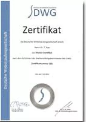 Bild: Auszeichnung für herausragende Qualität /Master-Zertifikat für den Wirbelsäulenchirurg Dr. Timmo Koy