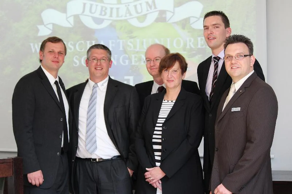 Strahlende Gesichter bei den Jubiläumsfeierlichkeiten der Wirtschaftsjunioren Solingen