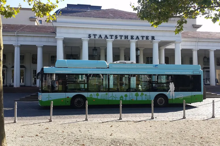 Wasserstoffbusse mit Brennstoffzellen der Firma HyMove auf den Keolis-Linien in Gelderland überzeugen Bild: Wasserstoffbusse mit Brennstoffzellen der Firma HyMove auf den Keolis-Linien in Gelderland überzeugen