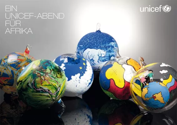 Bild: Große eBay Auktion: Prominente designen Weihnachtskugeln für UNICEF