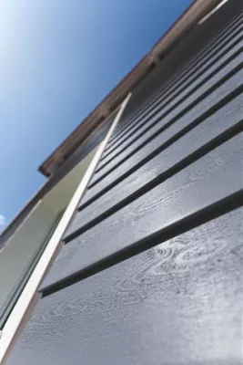 Neuheit für den Objektbau: MOCOPINUS Vollholz-Fassadenprofile Lignucolor24 mit hochwirksamem Brandschutz Bild: Neuheit für den Objektbau: MOCOPINUS Vollholz-Fassadenprofile Lignucolor24 mit hochwirksamem Brandschutz