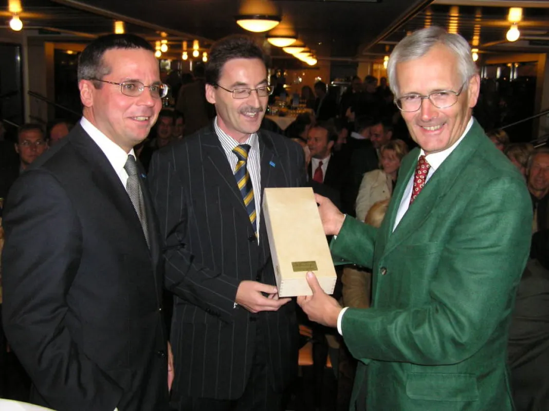 Vorstandsdirektor Dr. Albert Wagner und VKB Filialdirektor Wolfgang Plasser mit ihrem Gast Dipl.Ing. Peter Mitterbauer. (Bild: Peter Grögler, VKB)