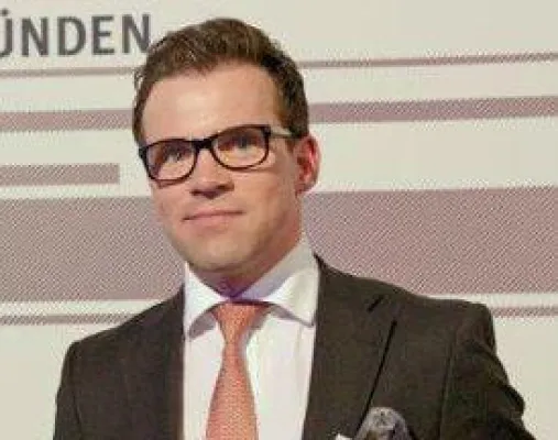 Bild: Wirtschaftsjunioren Hildesheim 2017 „Innovationsstark und ressourcen-bewusst handeln“ - Wöhle im Amt bestätigt