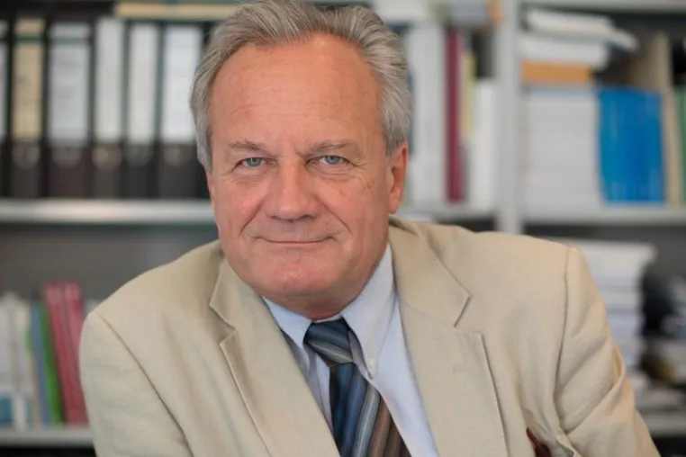 Bild: Pädagogik-Professor Arnold erhält die Ehrendoktorwürde