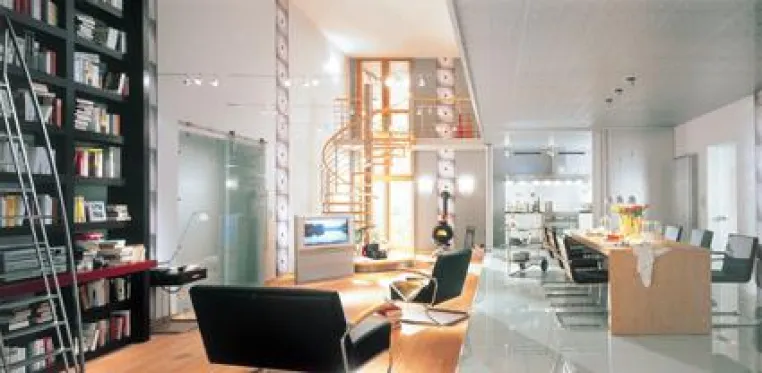 Bild: Elegante Formenwunder: Spindeltreppen im spannenden Holz-Edelstahl-Look