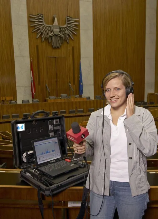 Redaktioneller Einsatz des mobilen Kleinstudios von a+d im Parlament