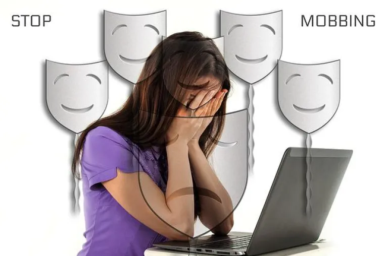 Wissen Sie, was Ihre Kinder im Internet machen und mit wem Ihre Kinder chatten? Bild: Wissen Sie, was Ihre Kinder im Internet machen und mit wem Ihre Kinder chatten?