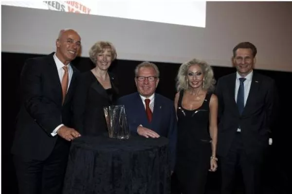 Bild: Carlson Rezidor Group bei den Worldwide Hospitality Awards 2012 als „Hotel Group of the Year“ ausgezeichnet