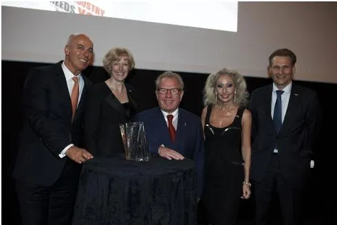 Carlson Rezidor Group bei den Worldwide Hospitality Awards 2012 als „Hotel Group of the Year“ ausgezeichnet Bild: Carlson Rezidor Group bei den Worldwide Hospitality Awards 2012 als „Hotel Group of the Year“ ausgezeichnet